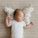 Sleepee Butterfly anti-shock pillangó babapárna Bloom virágminta, rázkódás elleni fejtámasztó babapárna babakocsiba és autósülésbe