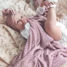 Sleepee ultra soft bamboo vékony kötött bambusz babatakaró baby pink színben, puha és légáteresztő takaró újszülötteknek