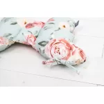 Sleepee Butterfly anti-shock pillangó babapárna Fiore (kék virágos) mintával, rázkódás elleni fejtámasztó babapárna babakocsiba és autósülésbe