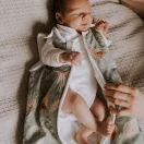 Sleepee NewBorn újszülött hálózsák 0-4 hó, bélelt pamut, fekete pöttyös (Black Dots) minta (2.5 TOG)