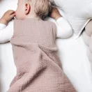 Sleepee újszülött muszlin baba hálózsák 0-4 hó (S méret), Rose (1.0 TOG)