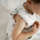 Sleepee téli tipegő baba hálózsák 1-2 év (S), pamut borítás, zöld eukaliptusz minta (2.5 TOG)