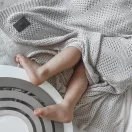Sleepee ultra soft bamboo vékony kötött bambusz babatakaró beige (bézs) színben, légáteresztő és antiallergén takaró újszülötteknek