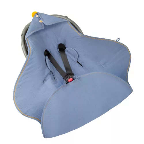 Sleepee nyári muszlin babatakaró-pólya autósülésbe petrol kék színben, légáteresztő hordozóba illeszthető kivitel biztonsági öv nyílásokkal