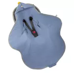 Sleepee nyári muszlin babatakaró-pólya autósülésbe petrol kék színben, légáteresztő hordozóba illeszthető kivitel biztonsági öv nyílásokkal