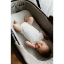 Sleepee izzadásgátló babakocsi betét mózeskosárba grey (szürke) színben, lélegző és nedvszívó hálós betét babáknak