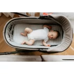 Sleepee izzadásgátló babakocsi betét mózeskosárba sand (bézs) színben, lélegző és nedvszívó hálós betét babáknak