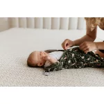 Sleepee First Step újszülött baba pólya, puha pamut anyagból, zöld erdei állatkás (Green Forest) mintával (0.5 TOG)