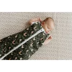 Sleepee NewBorn újszülött baba hálózsák 0-4 hó, bélelt pamut, sötétzöld erdei (Green Forest) minta (2.5 TOG)