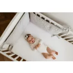 Sleepee 1 db-os steppelt babaágy rácsvédő pink (rózsaszín) színben, megkötős biztonsági panel és rögzíthető ütődésgátló kiságyba