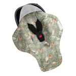 Sleepee Bohemian Grey plüss babatakaró-pólya autósülésbe, szürke-zöld tollas mintájú meleg hordozóba illeszthető kivitel biztonsági öv nyílásokkal