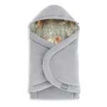 Sleepee Bohemian Grey plüss babatakaró-pólya autósülésbe, szürke-zöld tollas mintájú meleg hordozóba illeszthető kivitel biztonsági öv nyílásokkal