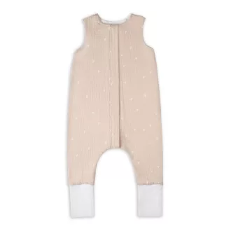 Sleepee muszlin tipegő hálózsák lábbal 1-2 év (S méret), beige homok színbe, szívecskés mintával (1.0 TOG)