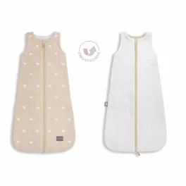 Sleepee újszülött kifordítható muszlin baba hálózsák 0-4 hó (S méret),  beige homok szín, fehér szívecskés mintával (1.0 TOG)