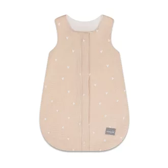 Sleepee újszülött muszlin baba hálózsák 0-4 hó (S méret),  beige homok szín, fehér szívecskés mintával (1.0 TOG)