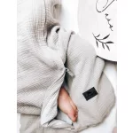 Sleepee újszülött kifordítható muszlin baba hálózsák 0-4 hó (S méret),  beige homok szín, fehér szívecskés mintával (1.0 TOG)