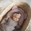 Sleepee muszlin ergonomikus babapárna laposfejűség ellen fehér színben, leveles mintával, maci formájú légáteresztő fejpárna babáknak