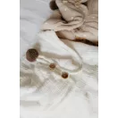 Sleepee autósülésbe való nyári muszlin babatakaró-pólya sand (bézs) színben, fehér szívecskés mintával, hordozóba illeszthető kivitel biztonsági öv nyílásokkal
