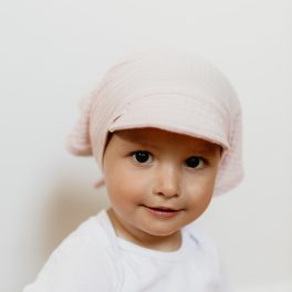 Muszlin napellenzős baba sapka